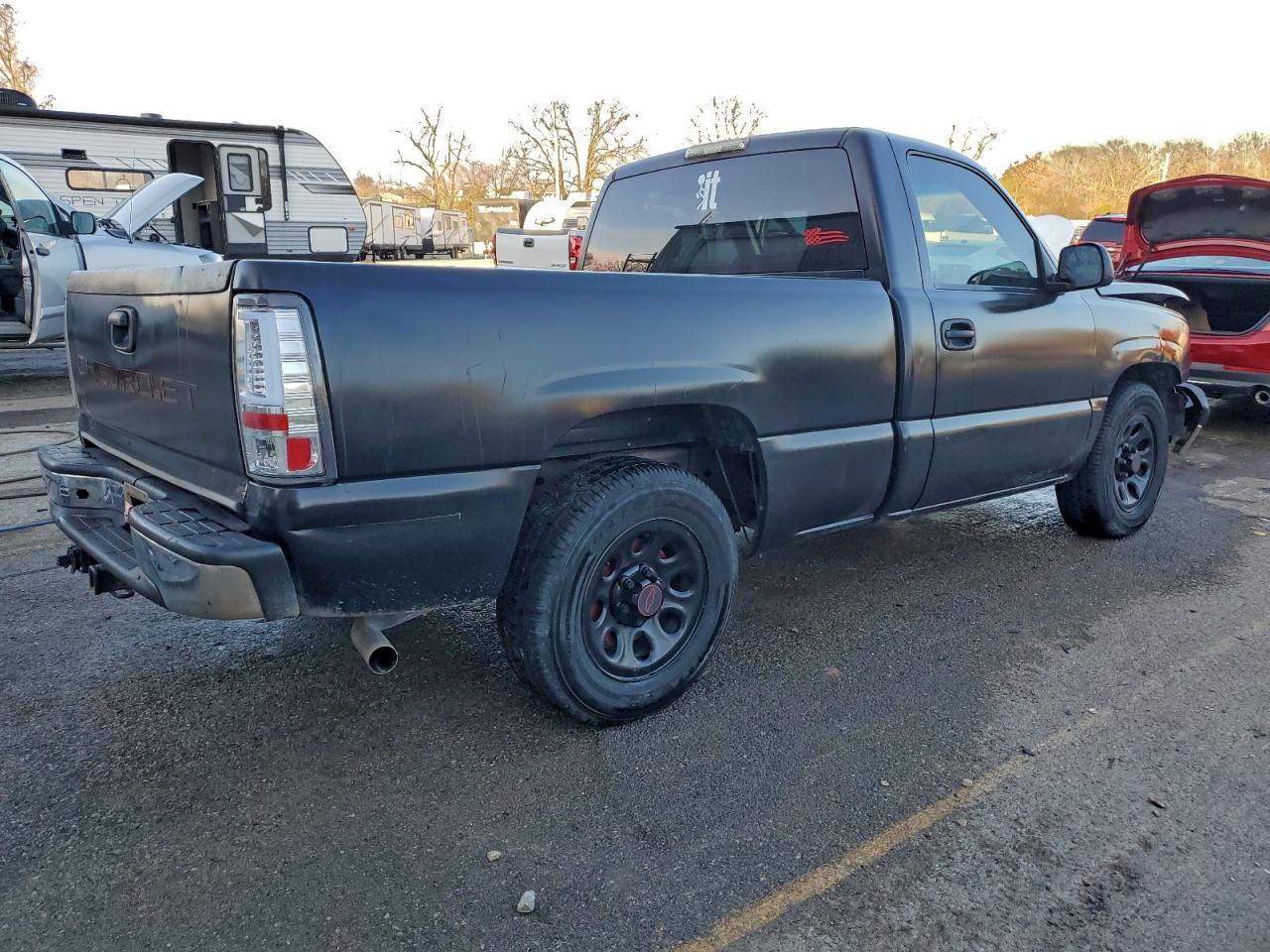Chevrolet Silverado C1500 Classic Image 2