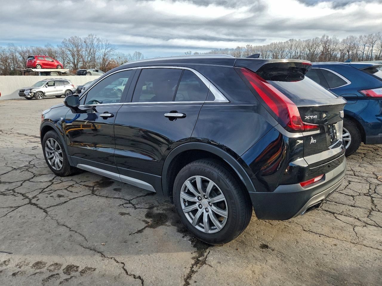 Cadillac XT4 Premium Luxury Image 2