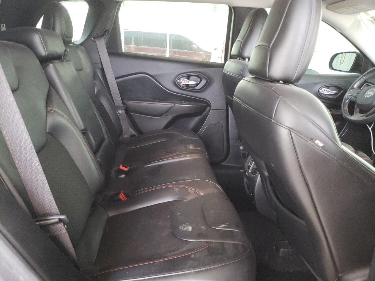 Jeep Cherokee Trailhawk Image 7