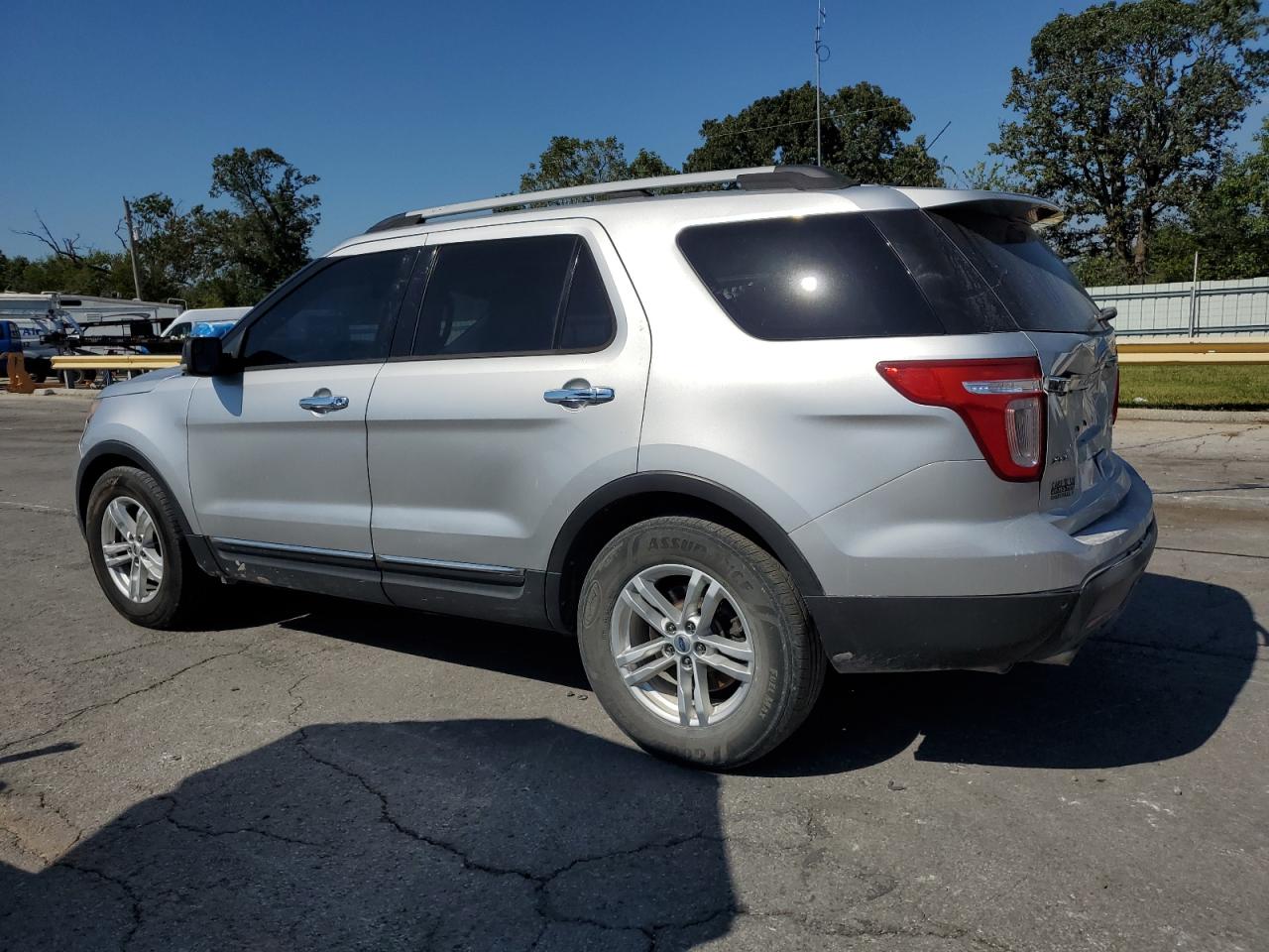 Ford Explorer Xlt Image 2