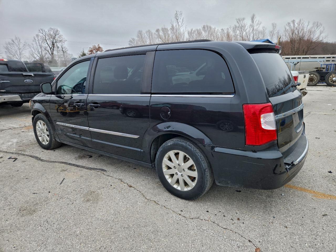 Chrysler Minivan Touring Image 6
