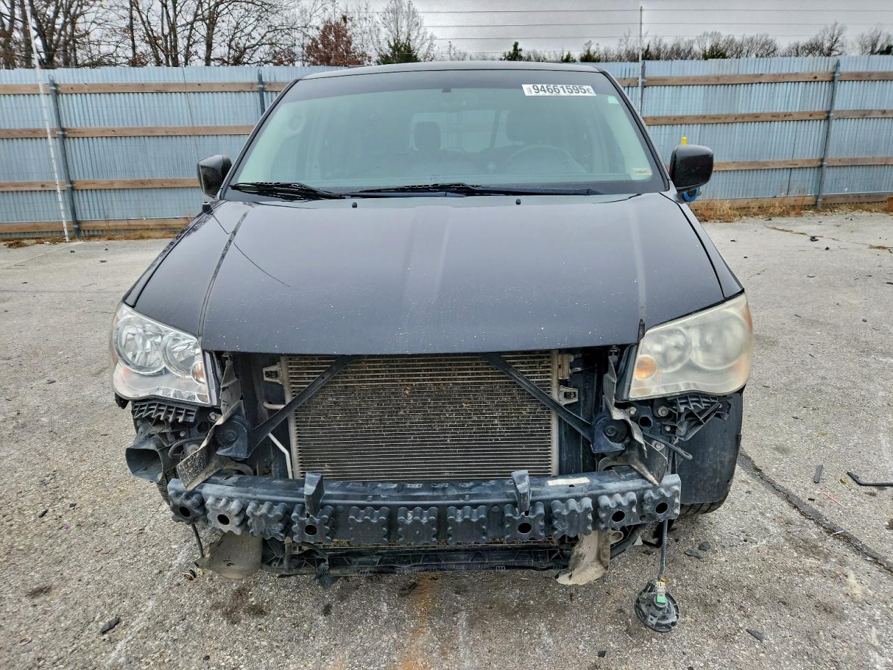 Chrysler Minivan Touring Image 10