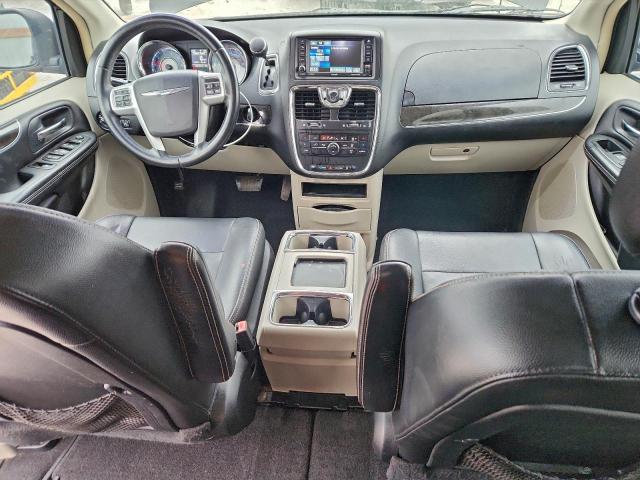 Chrysler Minivan Touring Image 3