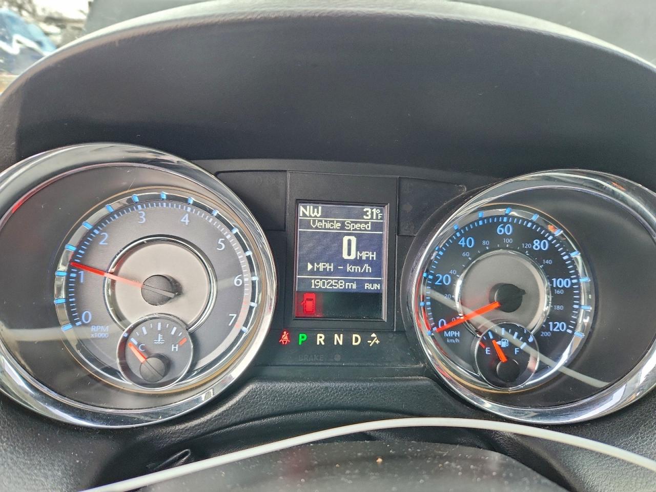 Chrysler Minivan Touring Image 12