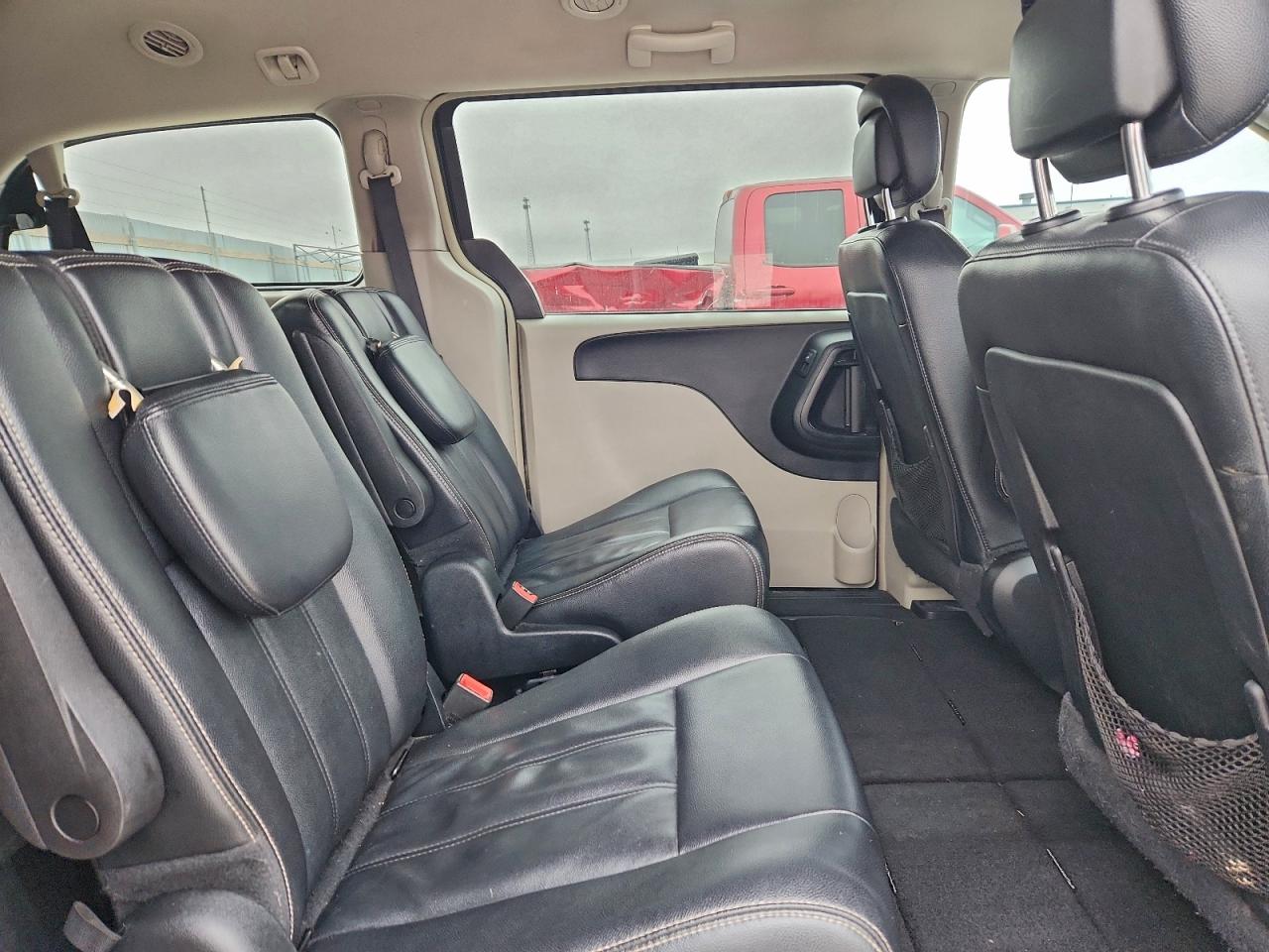 Chrysler Minivan Touring Image 14