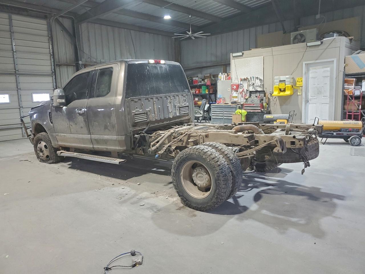 Ford F-350 Super Duty Image 3