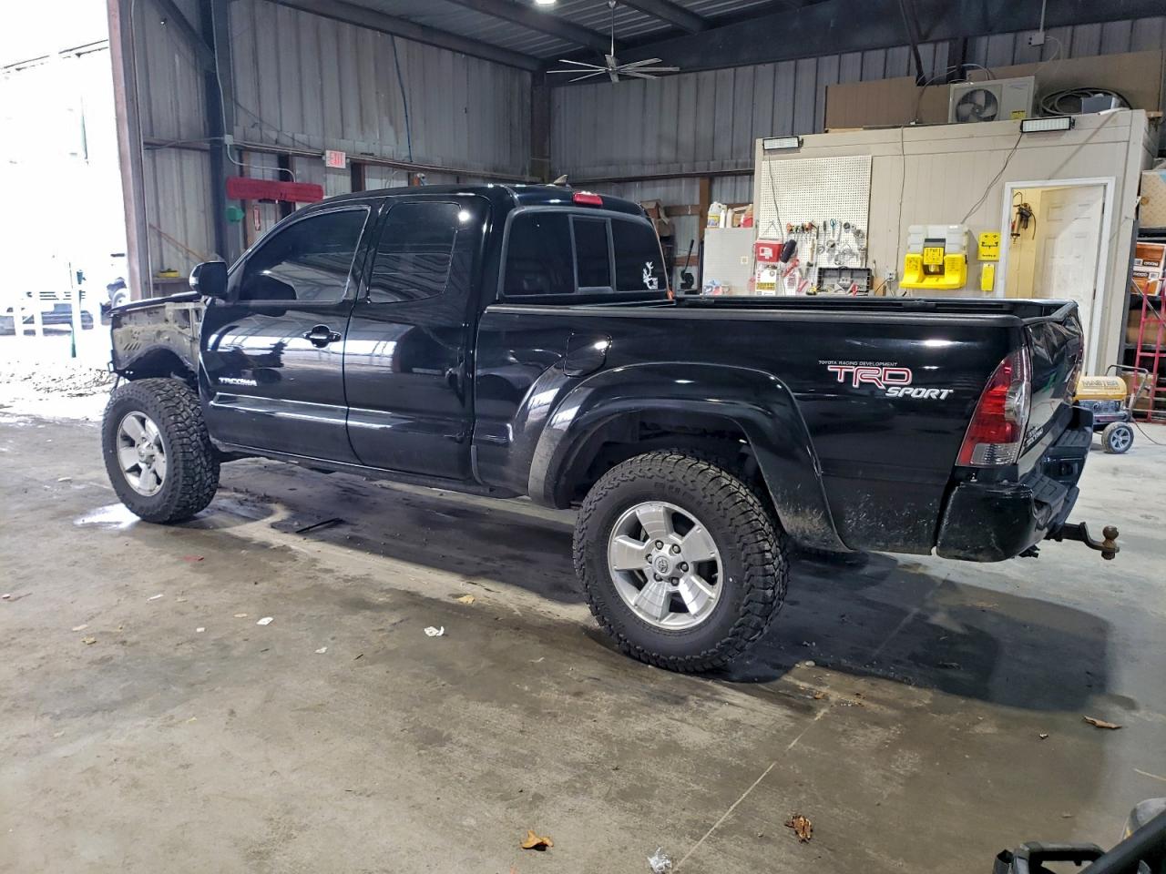 Toyota Tacoma Image 12