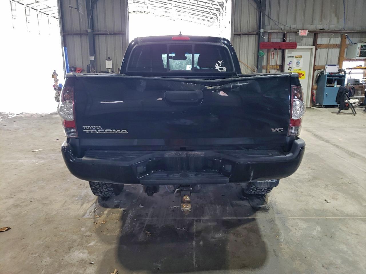 Toyota Tacoma Image 4