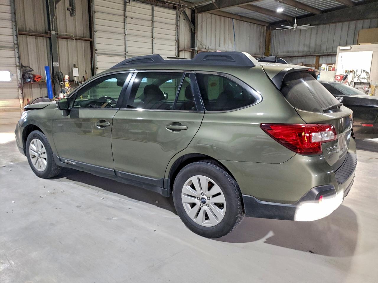 Subaru Outback 2.5i Premium Image 3