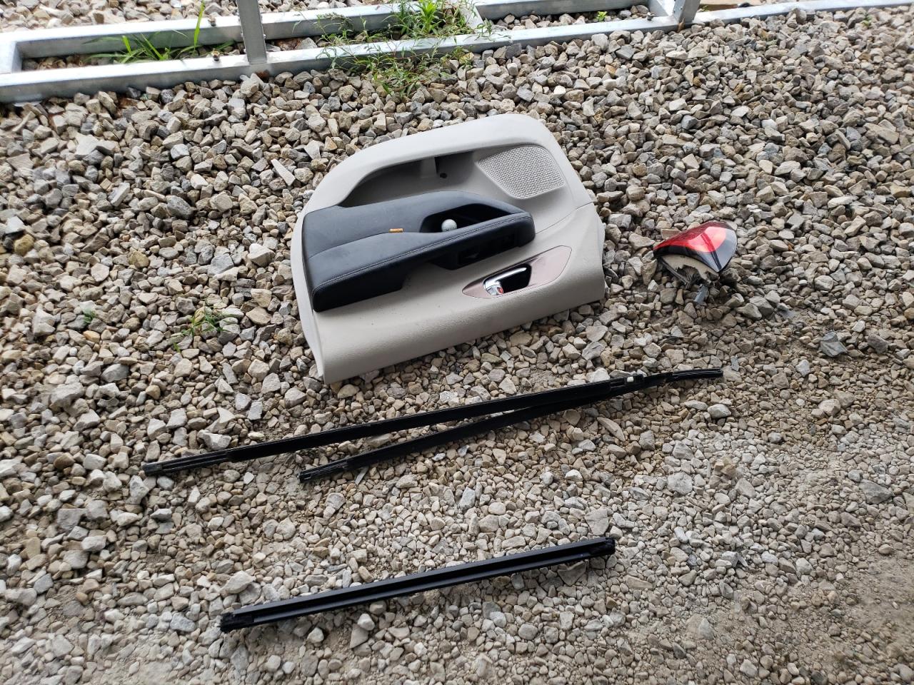 Chrysler Minivan Lx Image 7