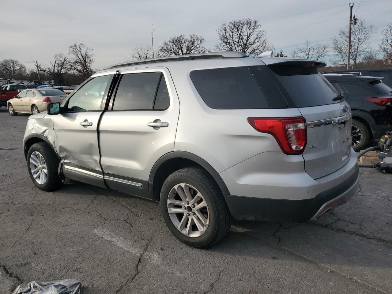 Ford Explorer Xlt Image 8