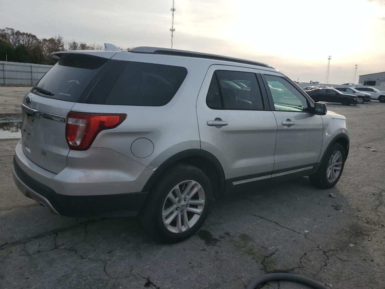 Ford Explorer Xlt Image 6