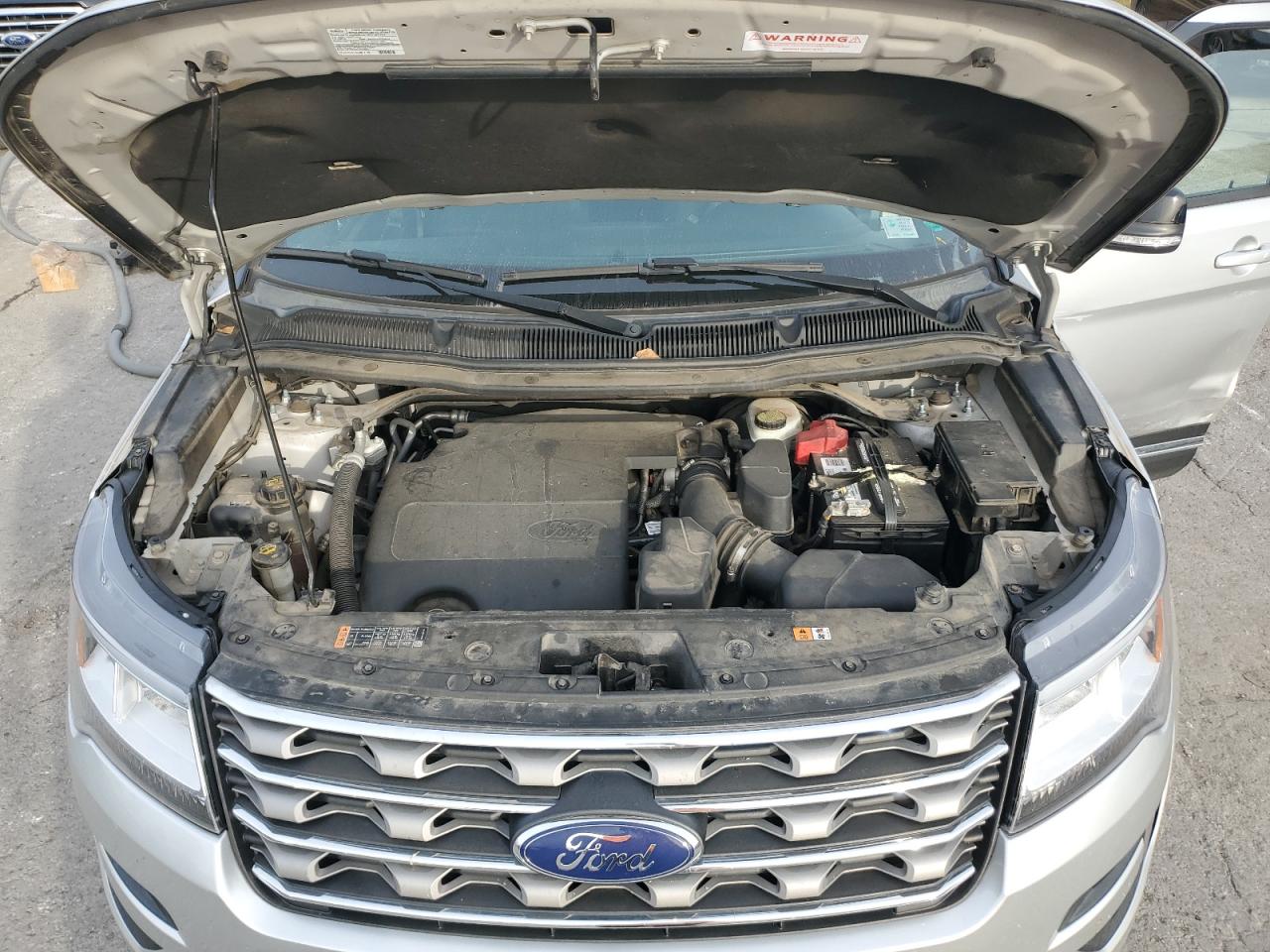 Ford Explorer Xlt Image 9