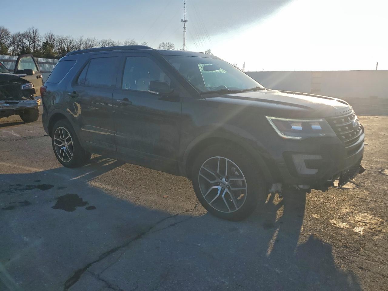 Ford Explorer Sport Image 9
