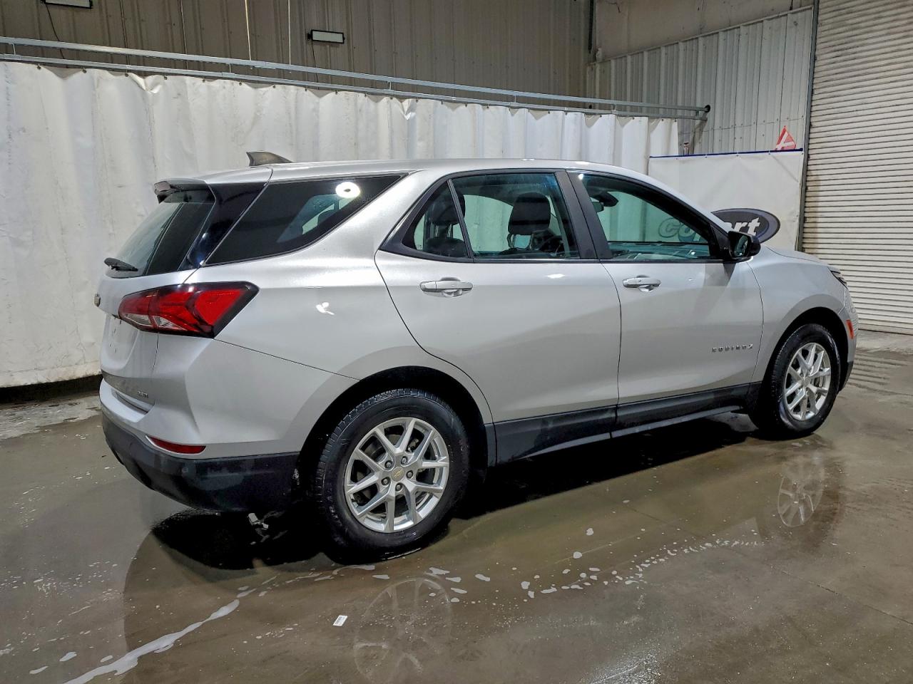 Chevrolet Equinox Ls Image 3