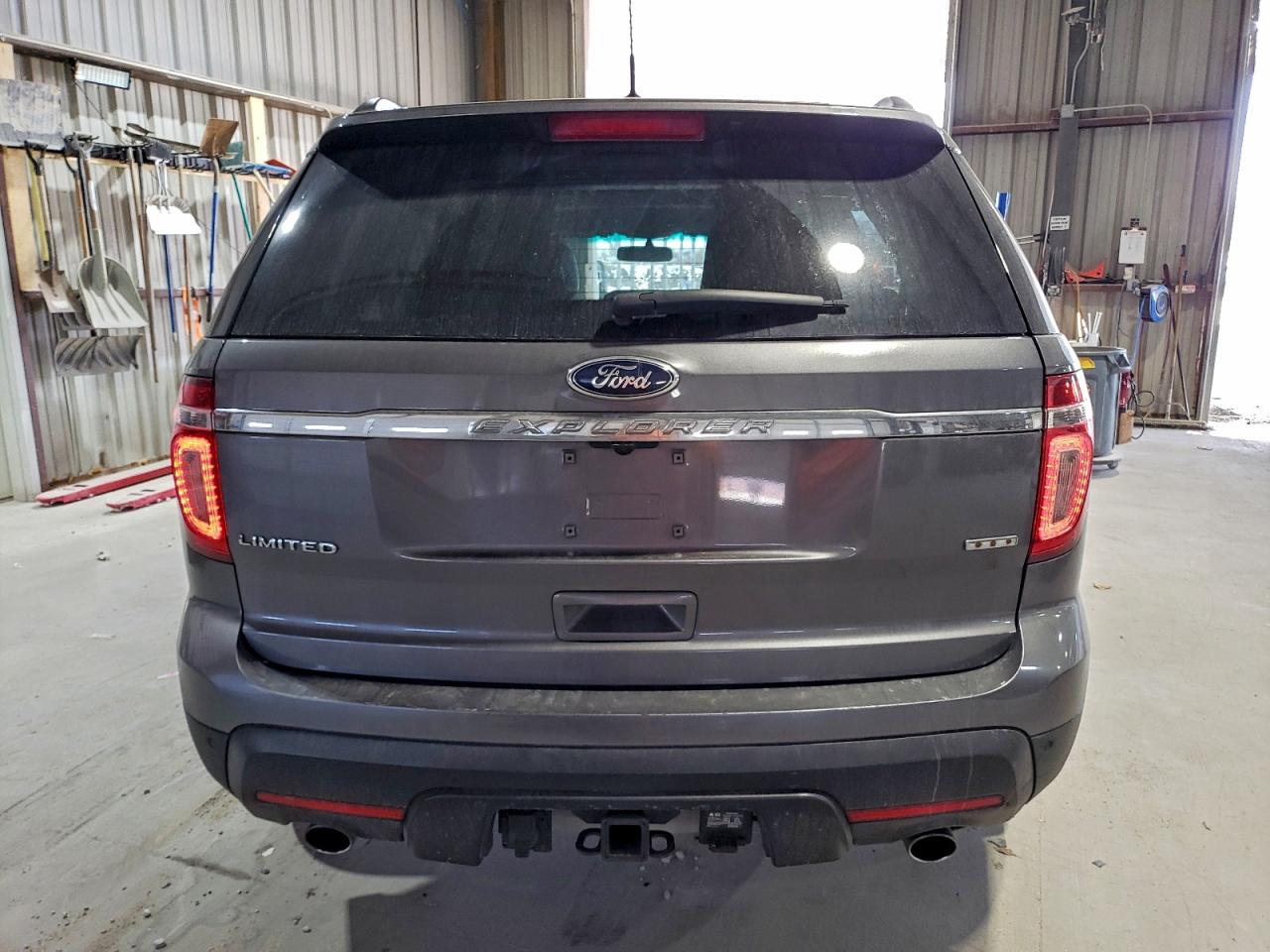 Ford Explorer Limited Image 4
