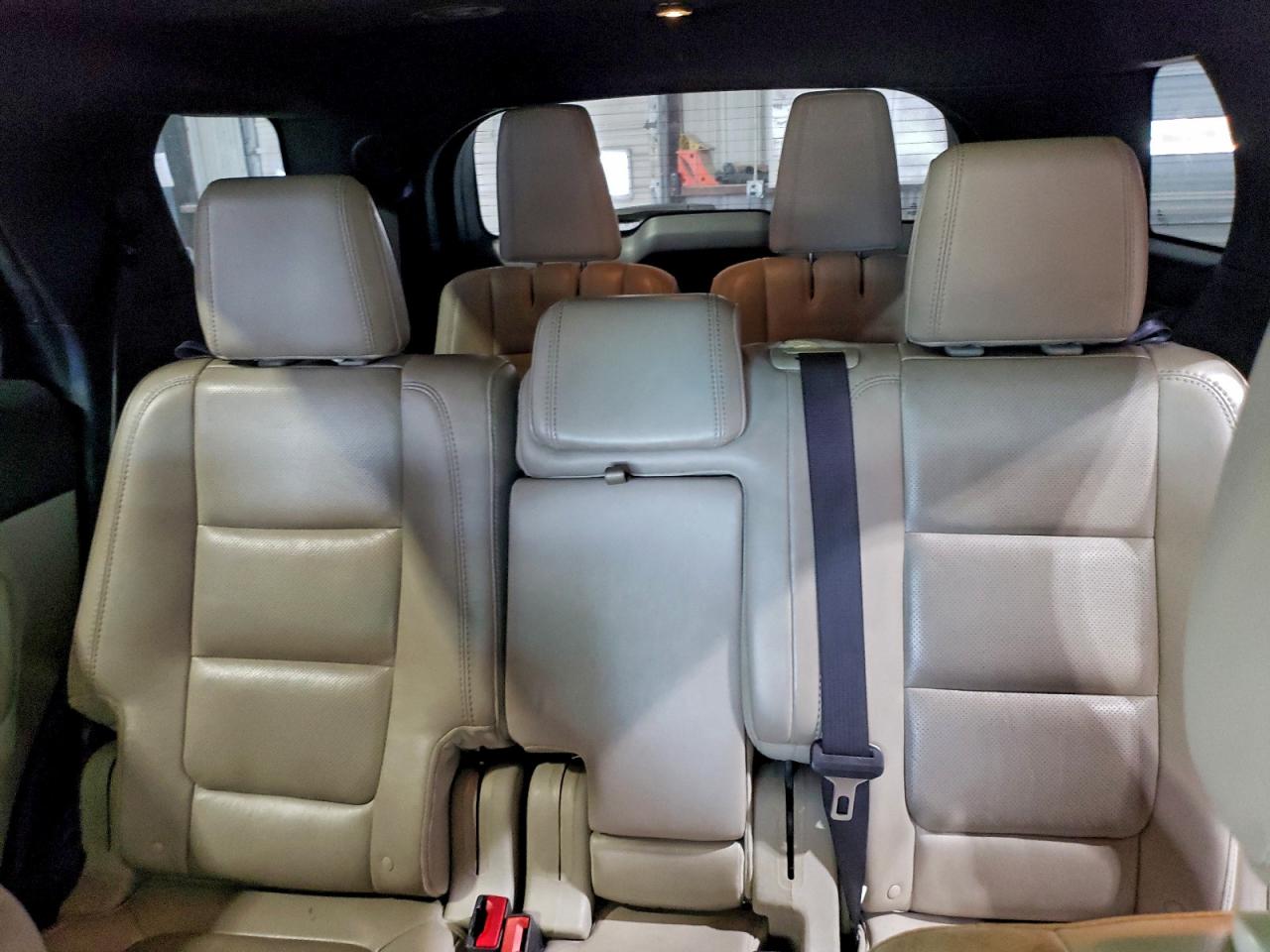 Ford Explorer Limited Image 7