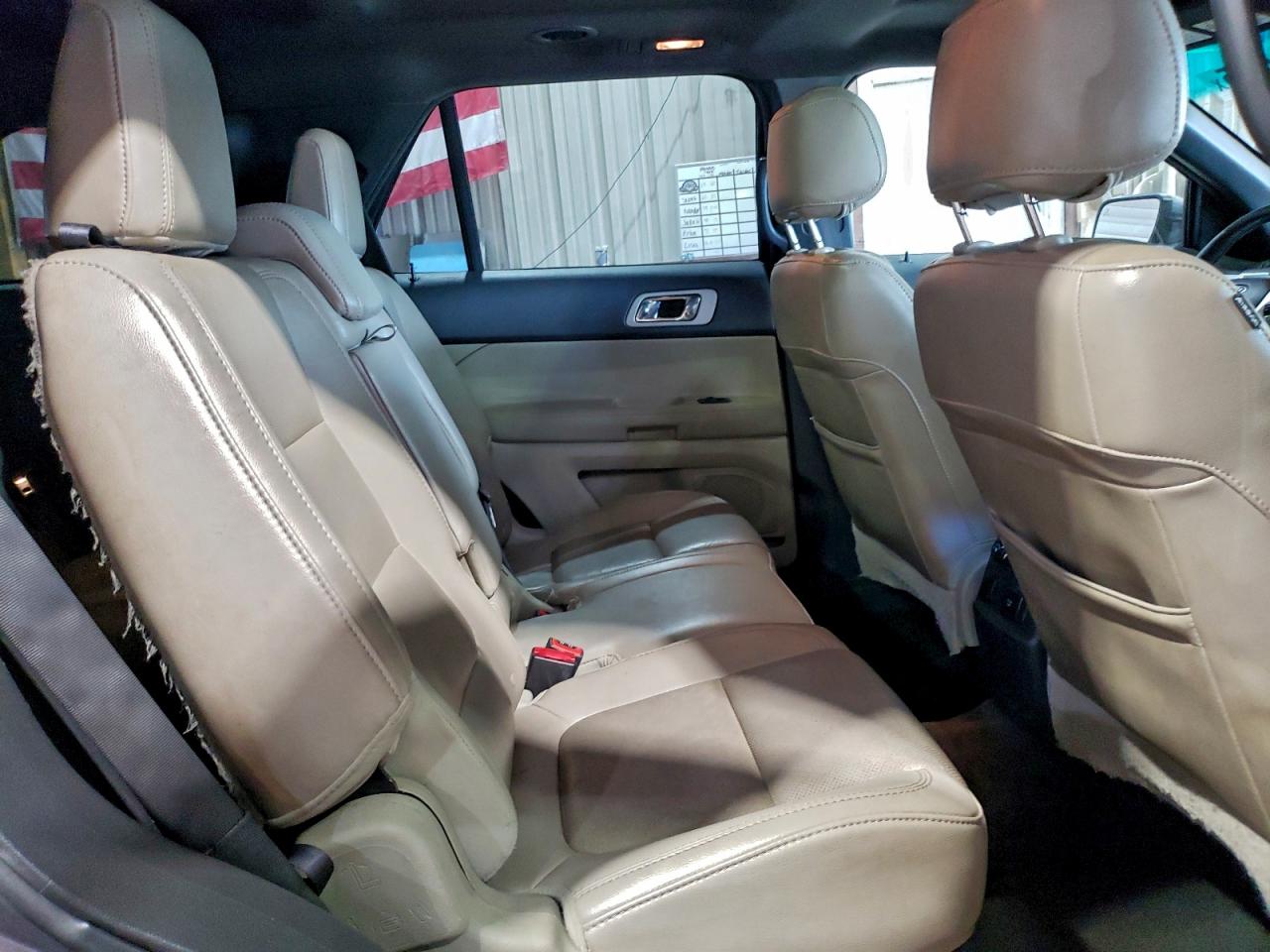 Ford Explorer Limited Image 11