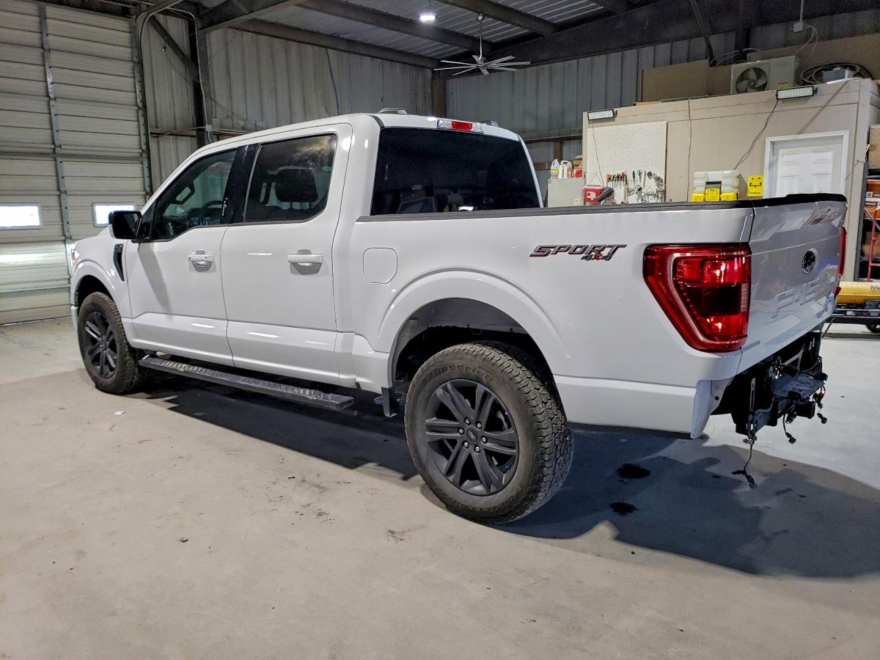 Ford F-150 Supercrew Image 12