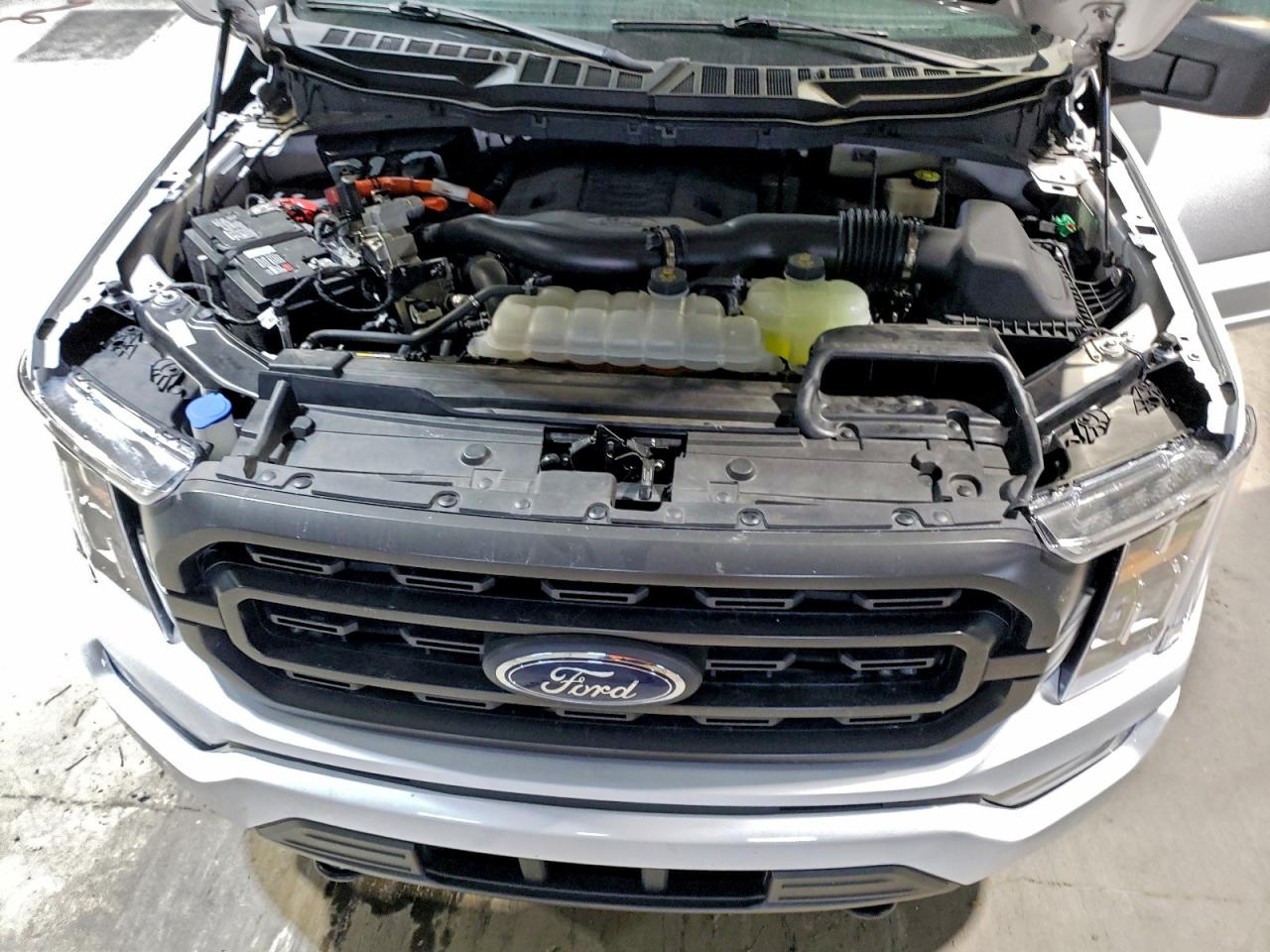 Ford F-150 Supercrew Image 4