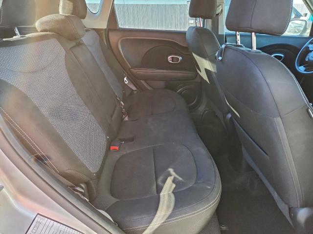 Kia Soul + Image 9