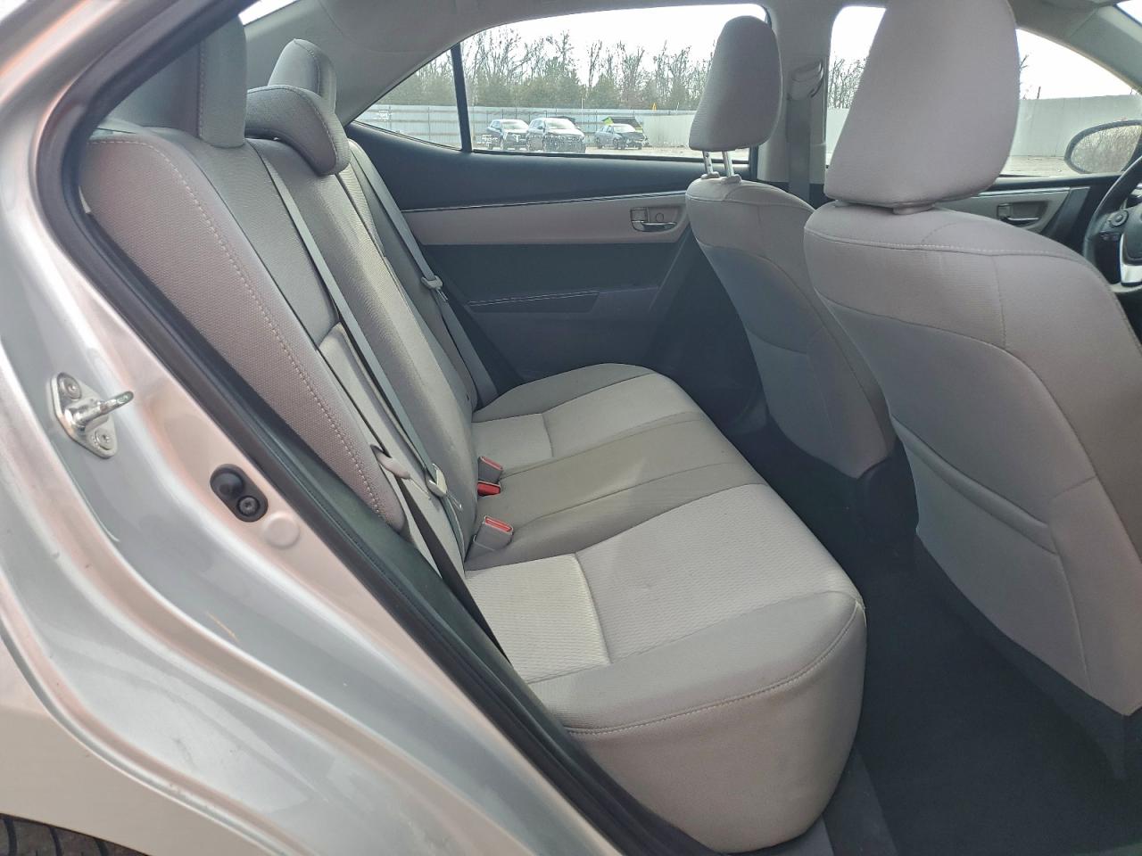 Toyota Corolla L Image 2