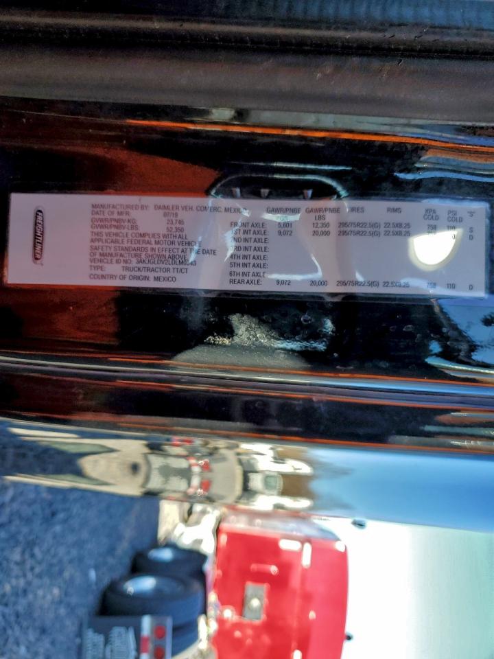 Freightliner Cascadia Image 9