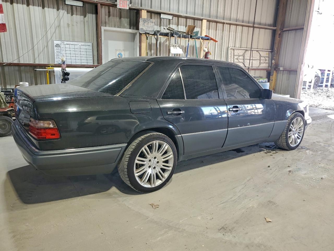 Mercedes-Benz E-Class 300d Image 3