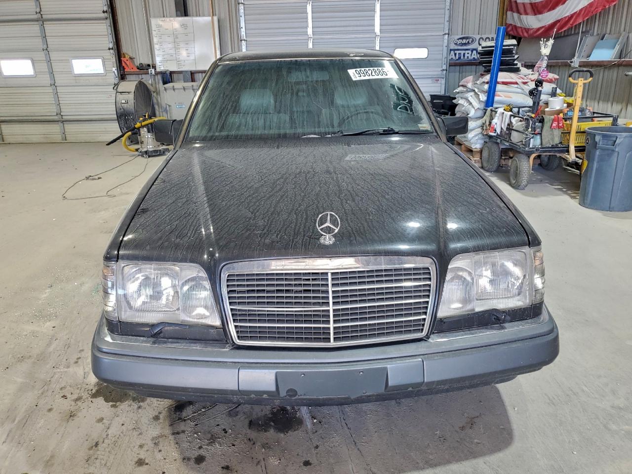 Mercedes-Benz E-Class 300d Image 2