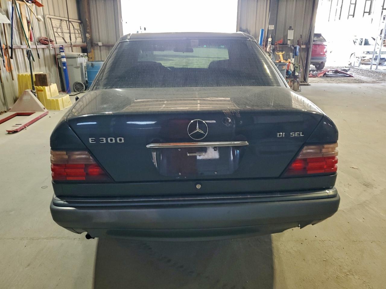 Mercedes-Benz E-Class 300d Image 5