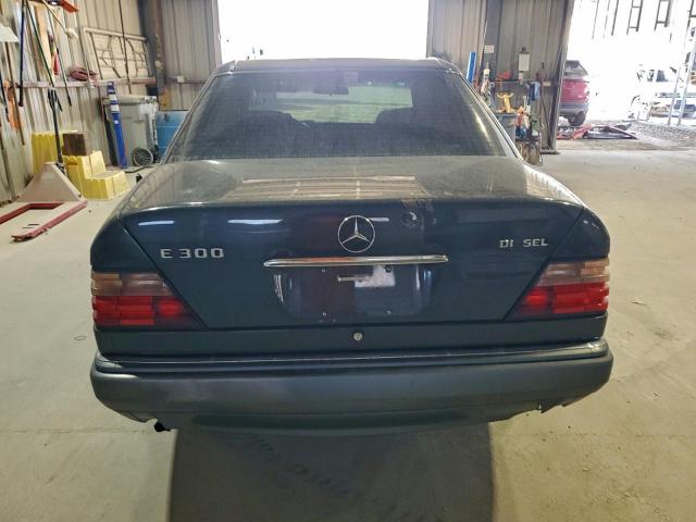 Mercedes-Benz E-Class 300d Image 5