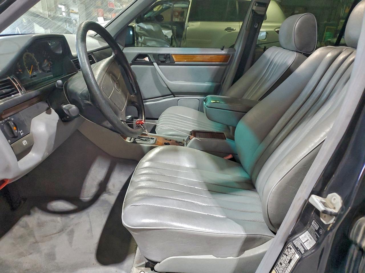 Mercedes-Benz E-Class 300d Image 7