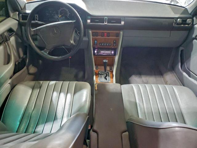 Mercedes-Benz E-Class 300d Image 10