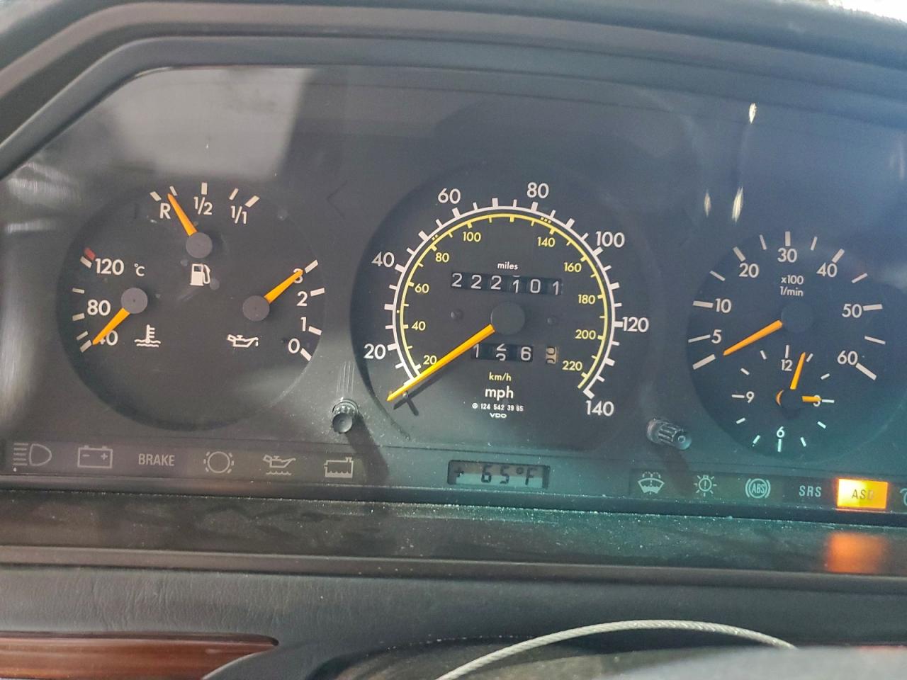 Mercedes-Benz E-Class 300d Image 9