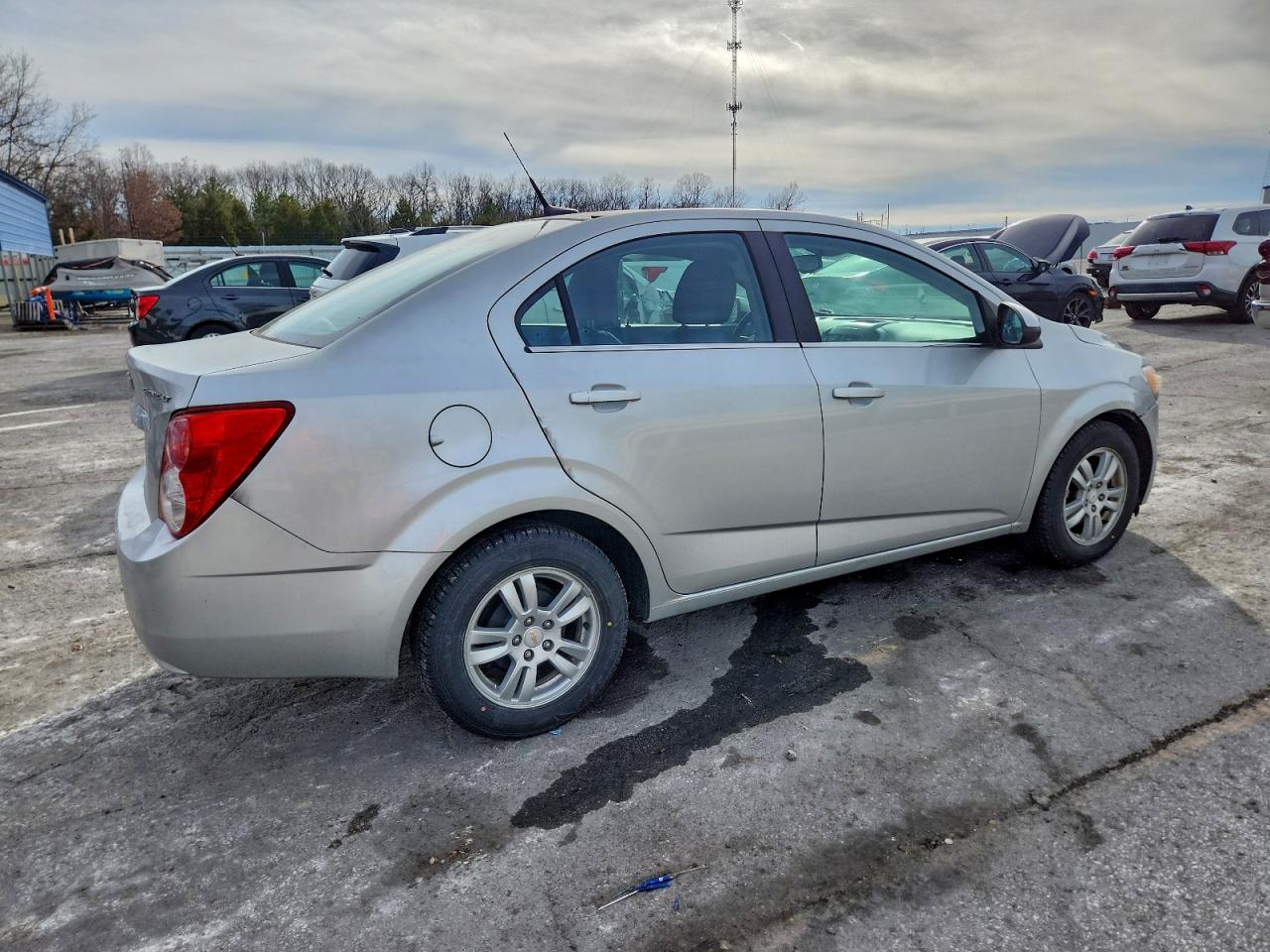 Chevrolet Sonic Lt Image 2
