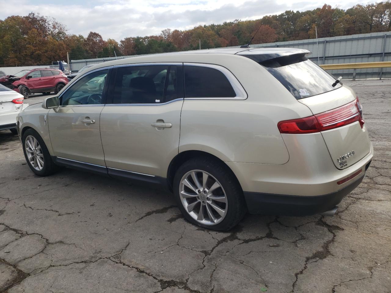 Lincoln MKT Image 2