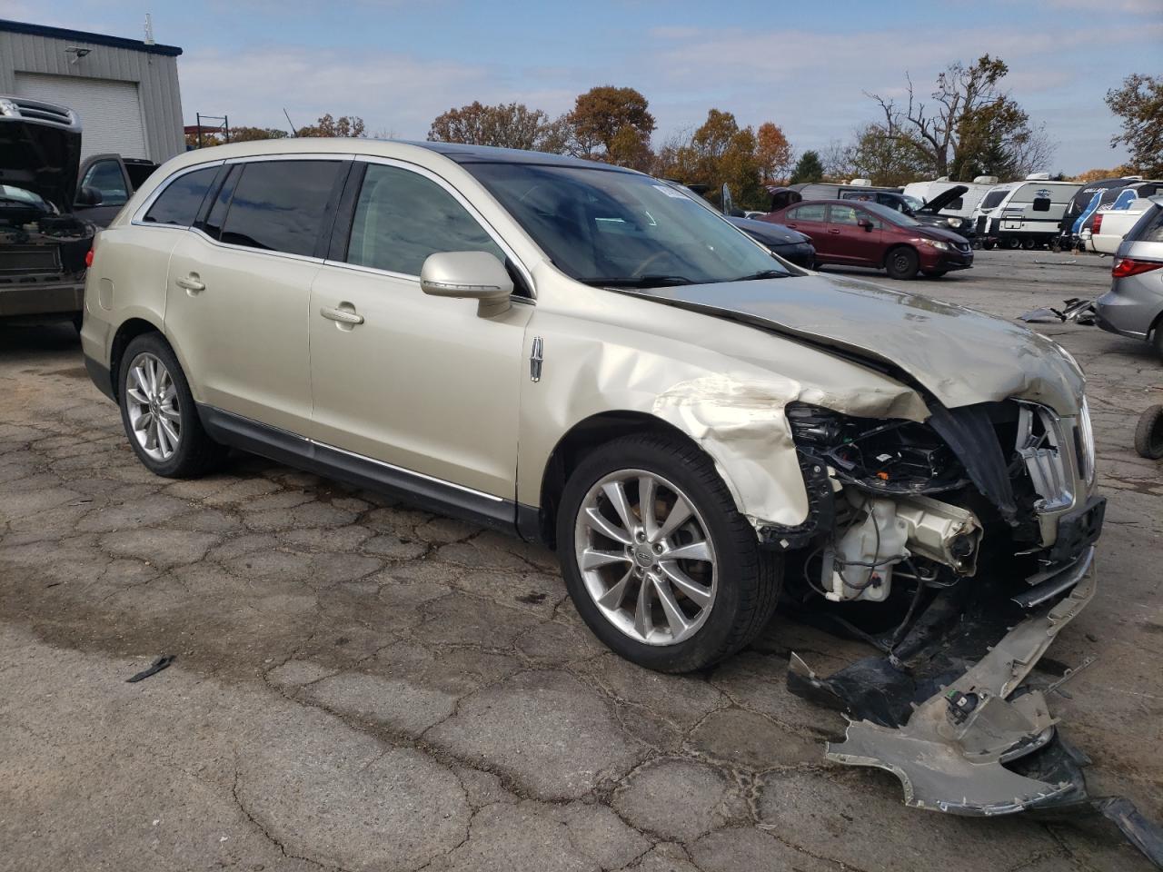 Lincoln MKT Image 11