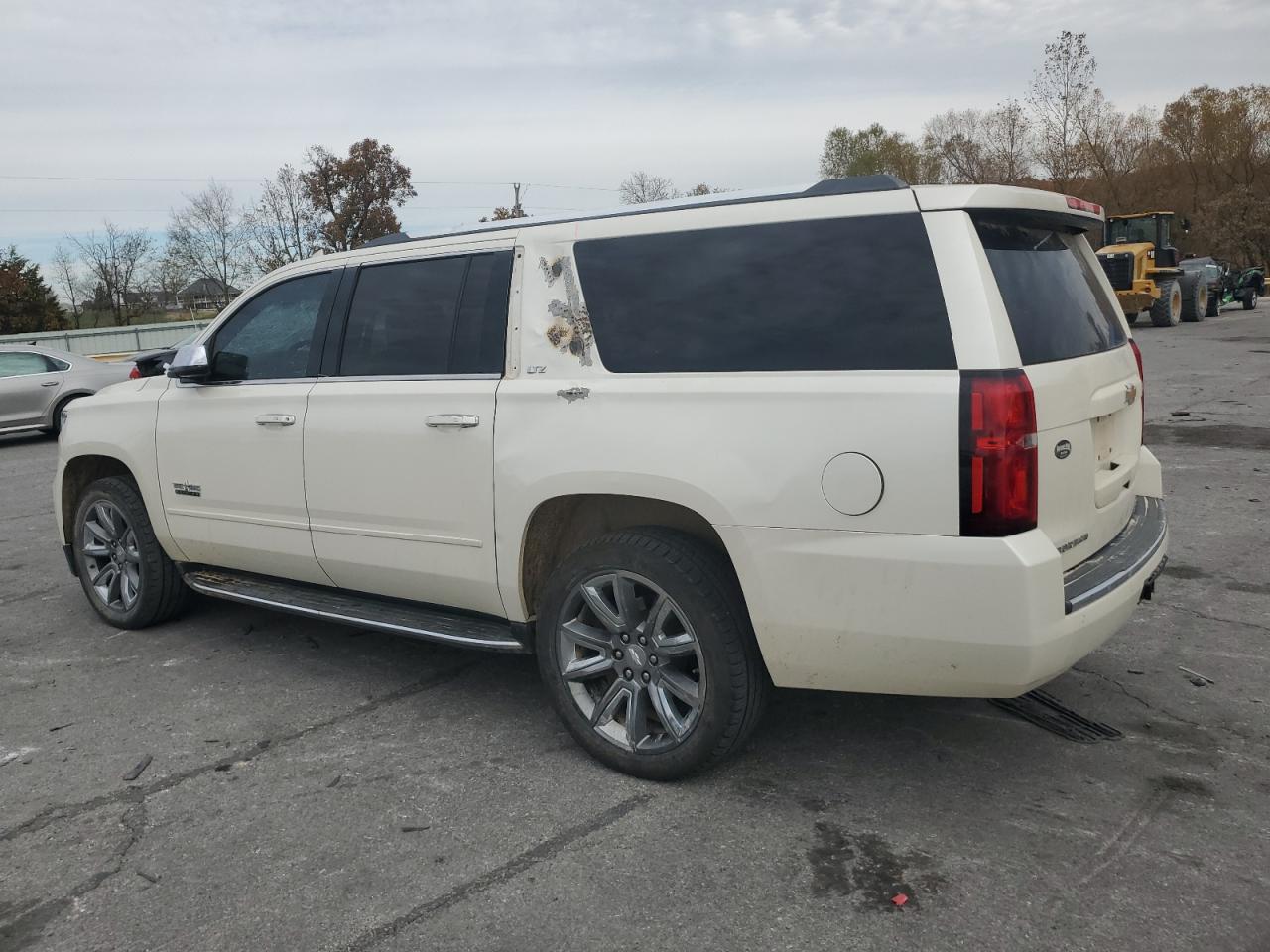 Chevrolet Suburban C1500 Ltz Image 2