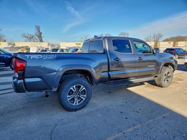 Toyota Tacoma Double Cab Image 4
