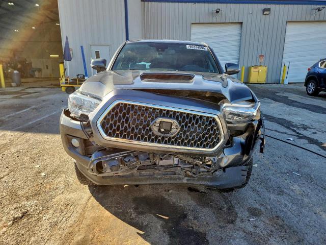 Toyota Tacoma Double Cab Image 3