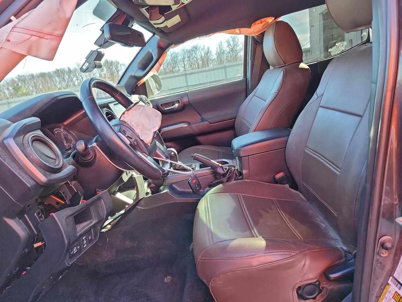 Toyota Tacoma Double Cab Image 2