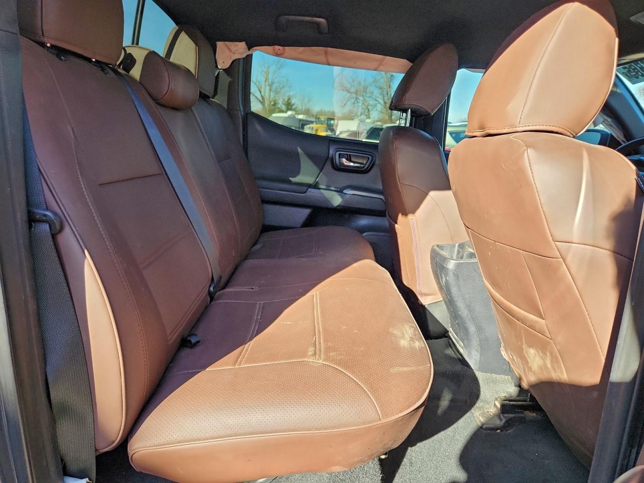 Toyota Tacoma Double Cab Image 12