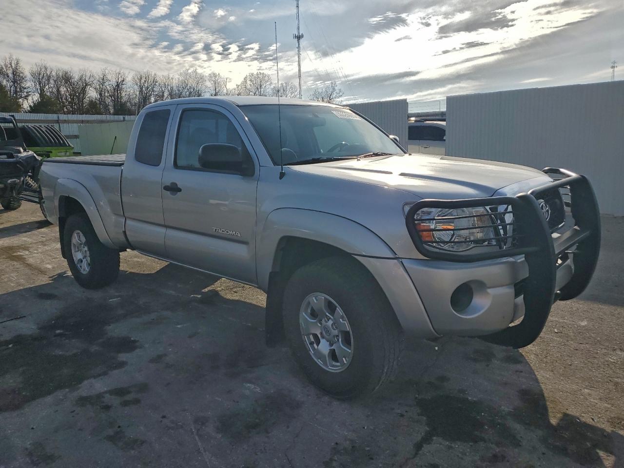 Toyota Tacoma Access Cab Image 12