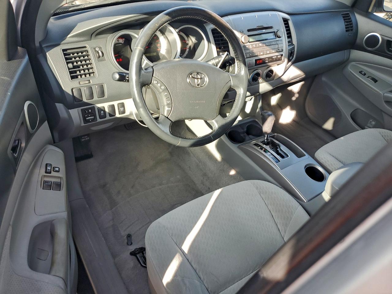 Toyota Tacoma Access Cab Image 6