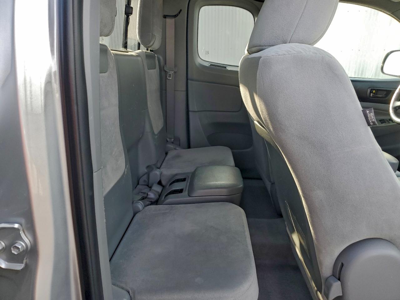 Toyota Tacoma Access Cab Image 2