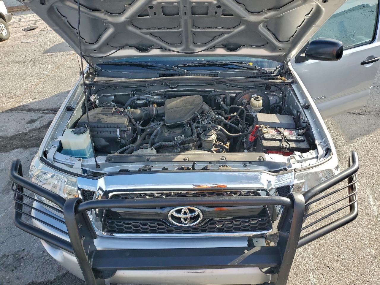 Toyota Tacoma Access Cab Image 9