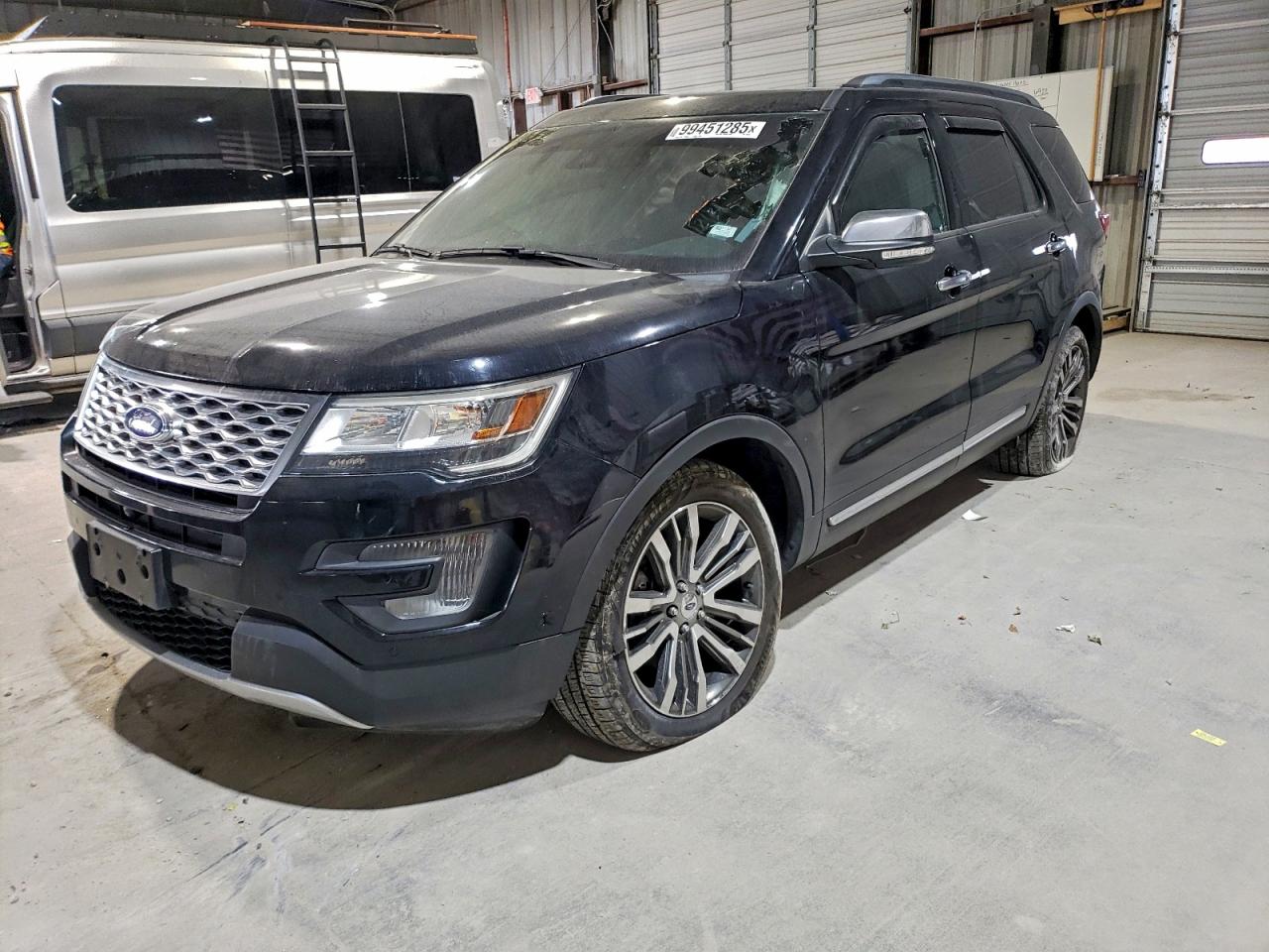 Ford Explorer Platinum Image 1