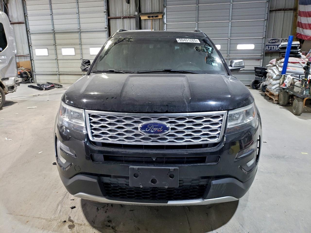 Ford Explorer Platinum Image 4