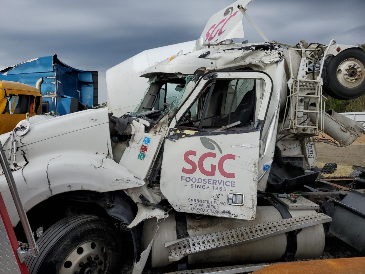 Freightliner Columbia Columbia Image 3