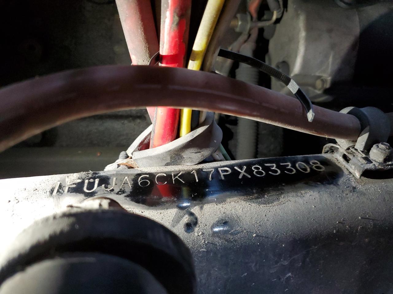 Freightliner Columbia Columbia Image 4